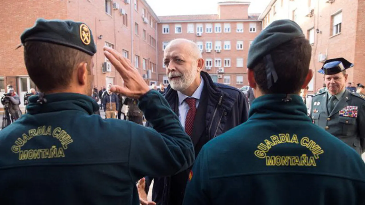 El director general de la Guardia Civil, Félix Azón, se reúne con agentes participaron en el rescate de Julen. DANIEL PÉREZ