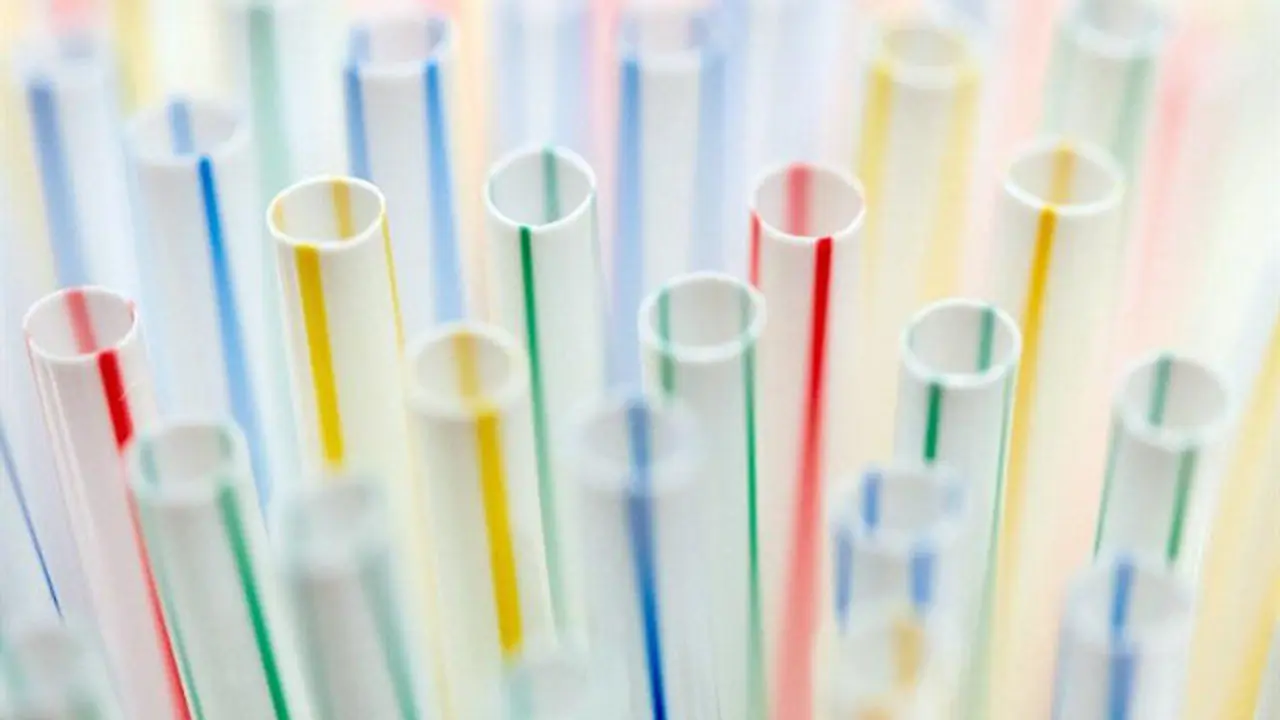 Pajitas de plástico. HAYOUNG JEÓN