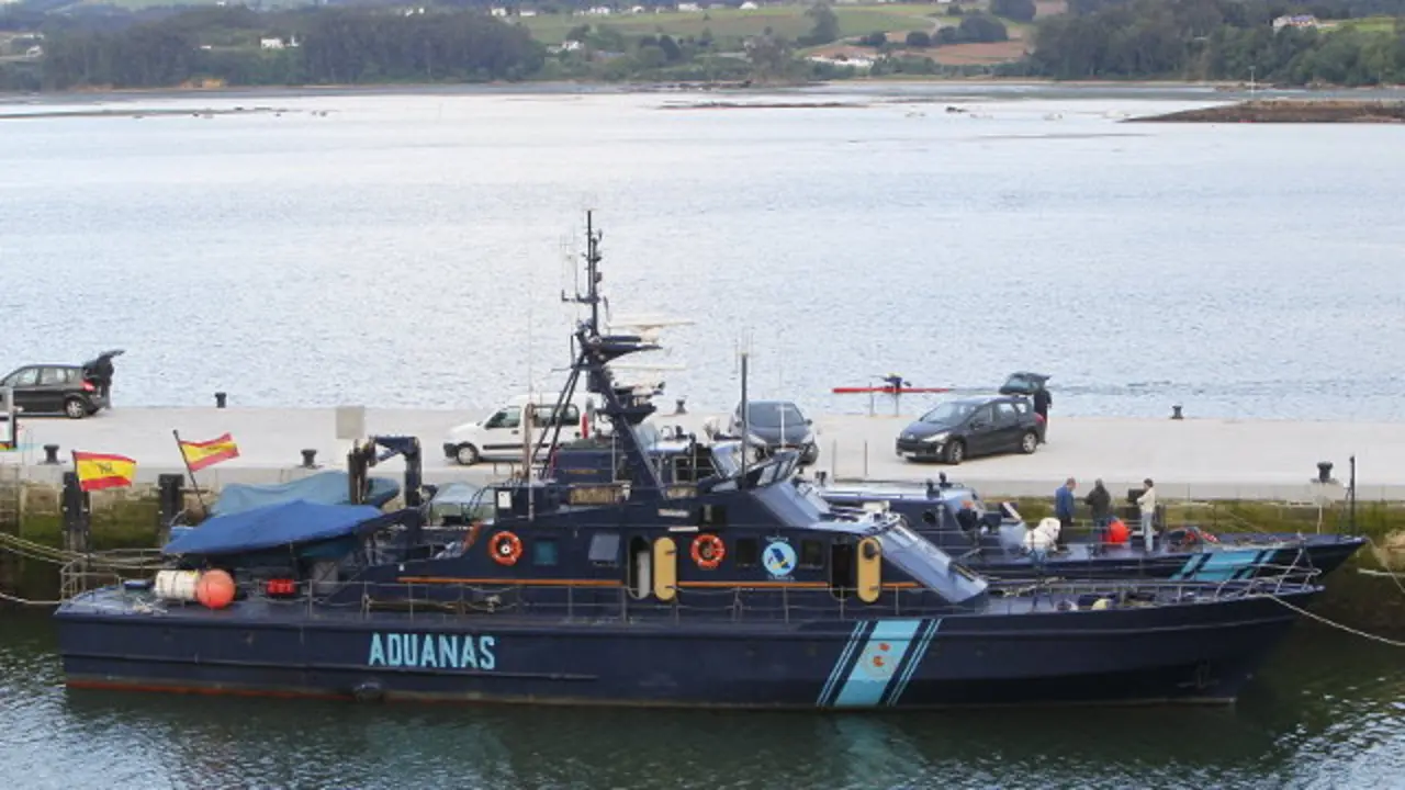 Lancha de Vigilancia Aduanera en Ribadeo. J.M&ordf; &Aacute;LVEZ