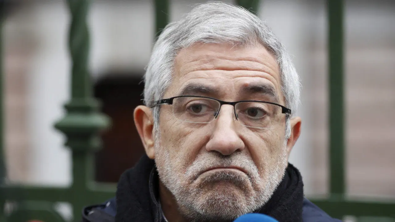 El excoordinador de IU Gaspar Llamazares seguirá en política a través de la plataforma Actúa. JOSÉ LUIS CEREIJIDO (EFE)