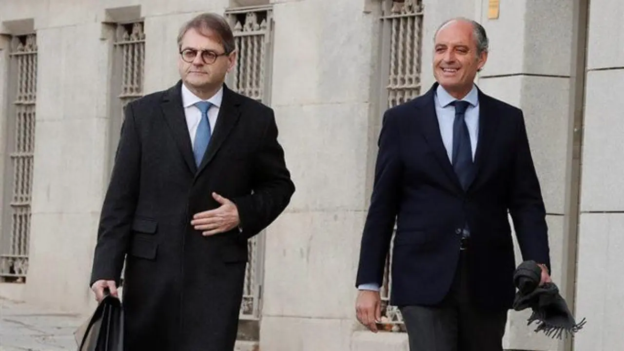 Francisco Camps llega con su abogado a la Audiencia Nacional. ZIPI (EFE)