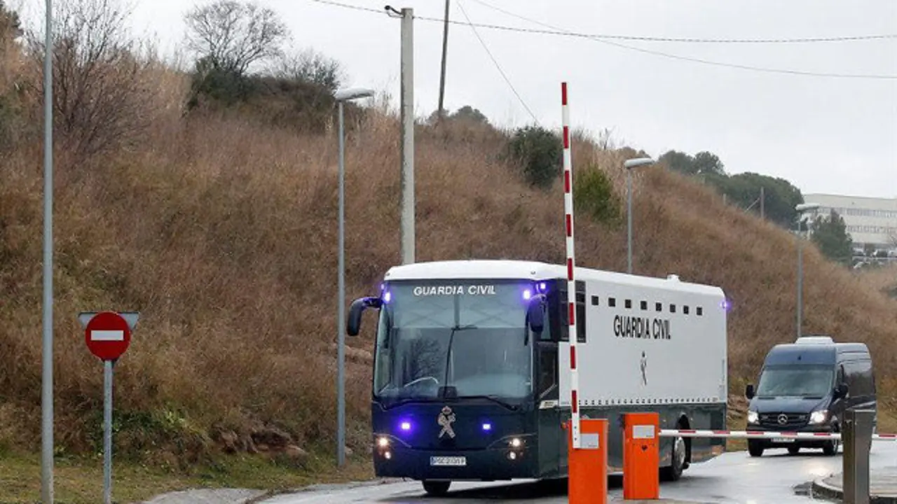 Traslado de los presos catalanes. ALEJANDRO GARCÍA (EFE)