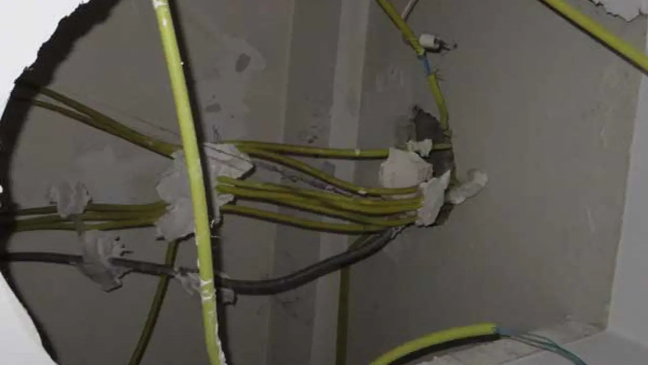 El varón fue sorprendido in fraganti mientras realizaba el agujero. GUARDIA CIVIL