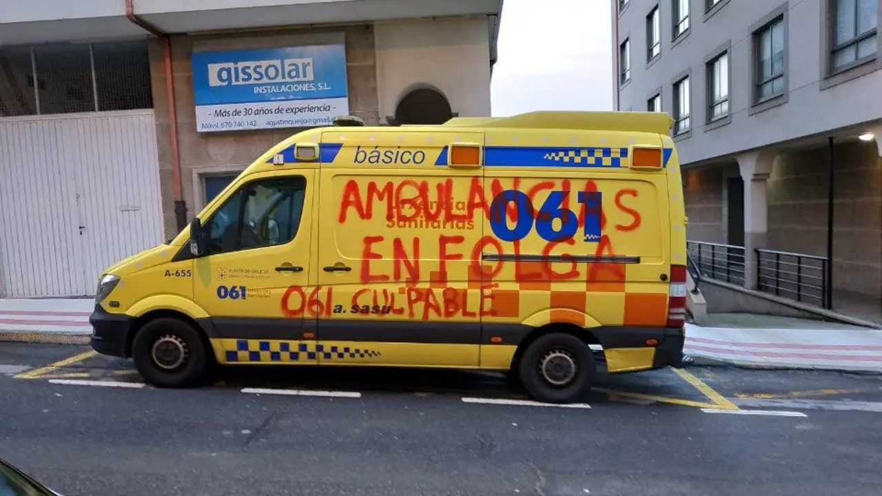 Una de las ambulancias que sufrieron desperfectos. FEGAM