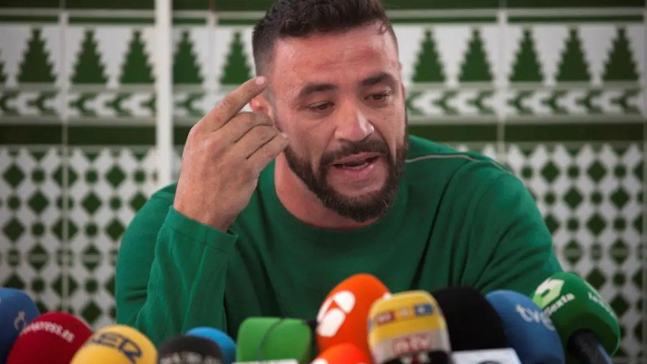 David Serrano, dueño de la finca de Totalán, en la que estaba el pozo en el que cayó Julen. DANIEL PÉREZ (EFE)