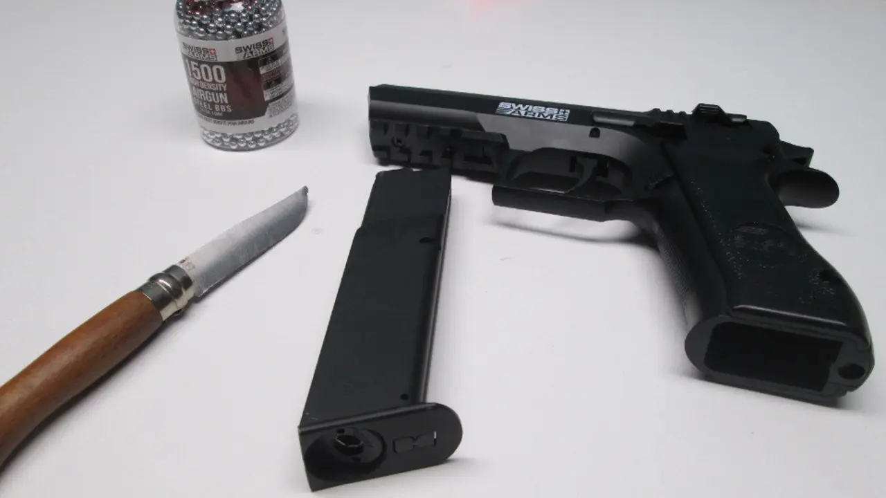 Objetos del pr&oacute;fugo incautados por la Polic&iacute;a. DP