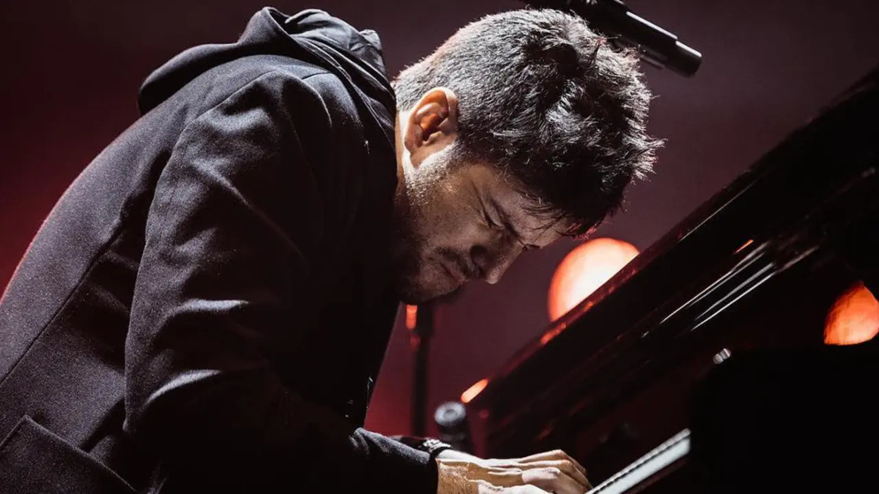 Pablo López, al piano. INSTAGRAM
