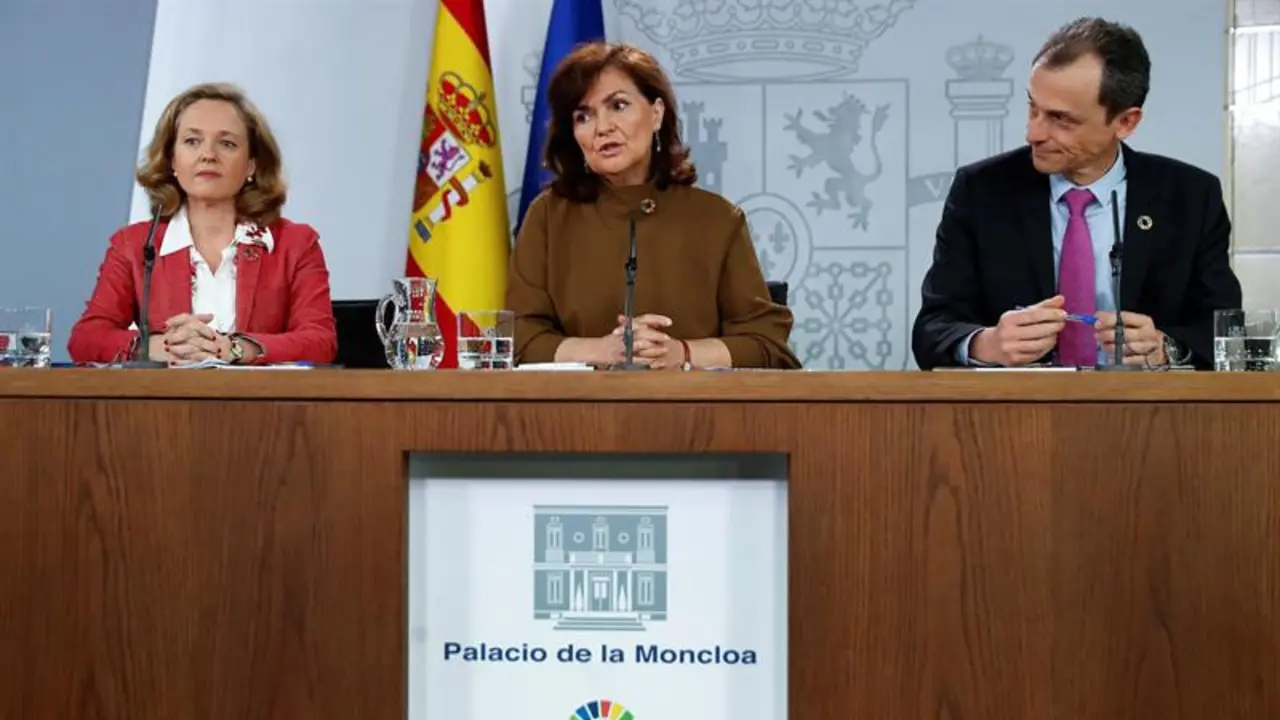 Nadia Calviño, Carmen Calvo y Pedro Duque en el Consejo de MInistros de este viernes. EFE