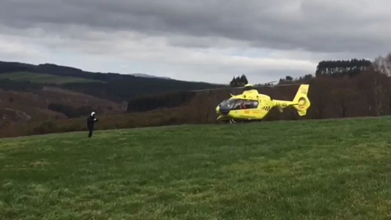 Helicóptero que evacuou o cazador en Portomarín. EP