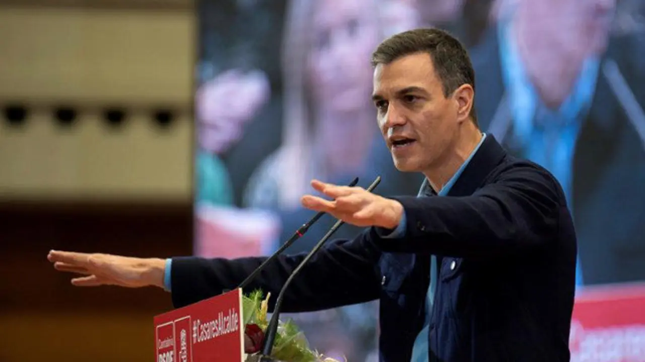 El presidente del Gobierno, Pedro Sánchez, este domingo en Santander. PEDRO HOYOS (EFE)