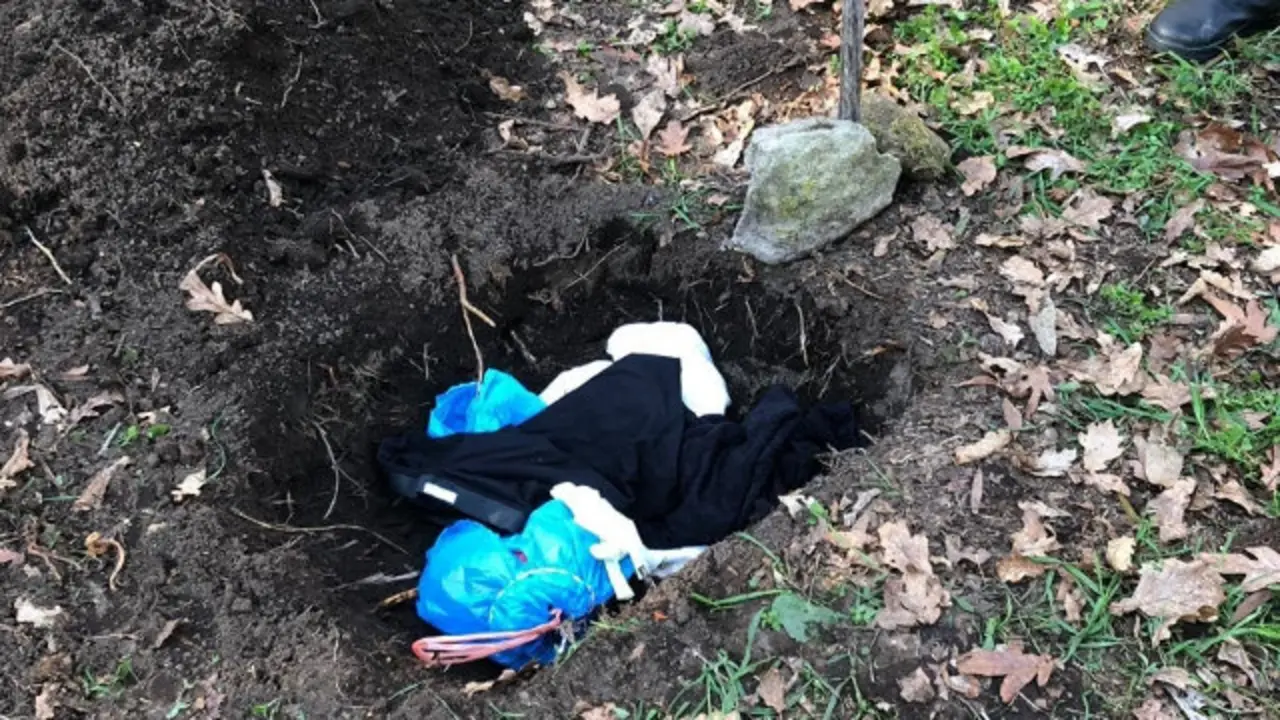 Buraco atopado en Moaña. DP