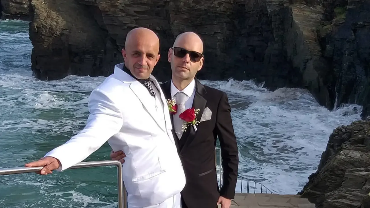 Juan Carlos Fernández e Adrià Alves, o día da súa voda. AEP