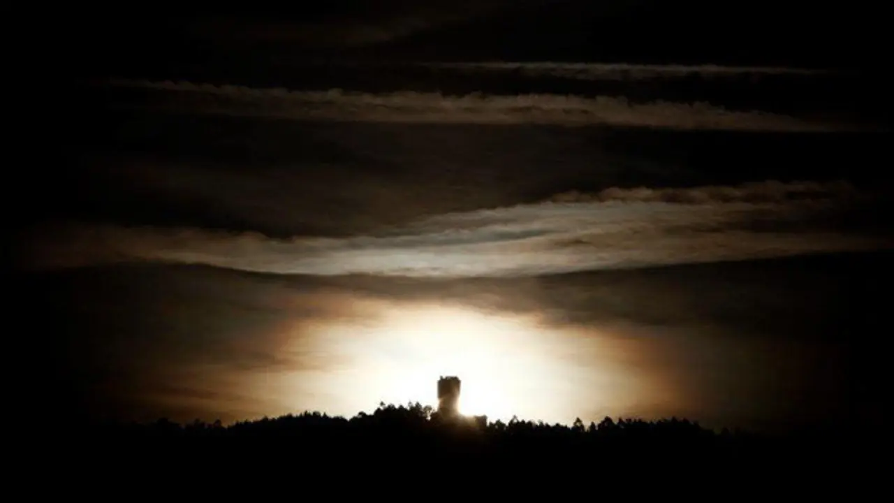 Amanece en el Castelo dos Andrade, en Pontedeume. CABALAR