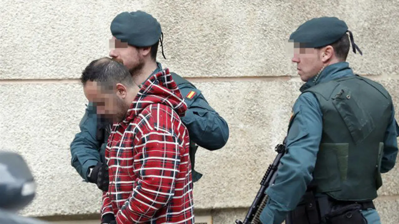 Uno de los detenidos por el asesinato del concejal de IU en Llanes Javier Ardines. LUIS TEJIDO