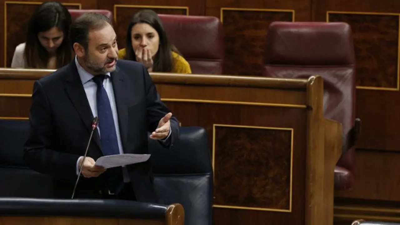 El ministro de Fomento, José Luis Ábalos. JAVIER LIZÓN