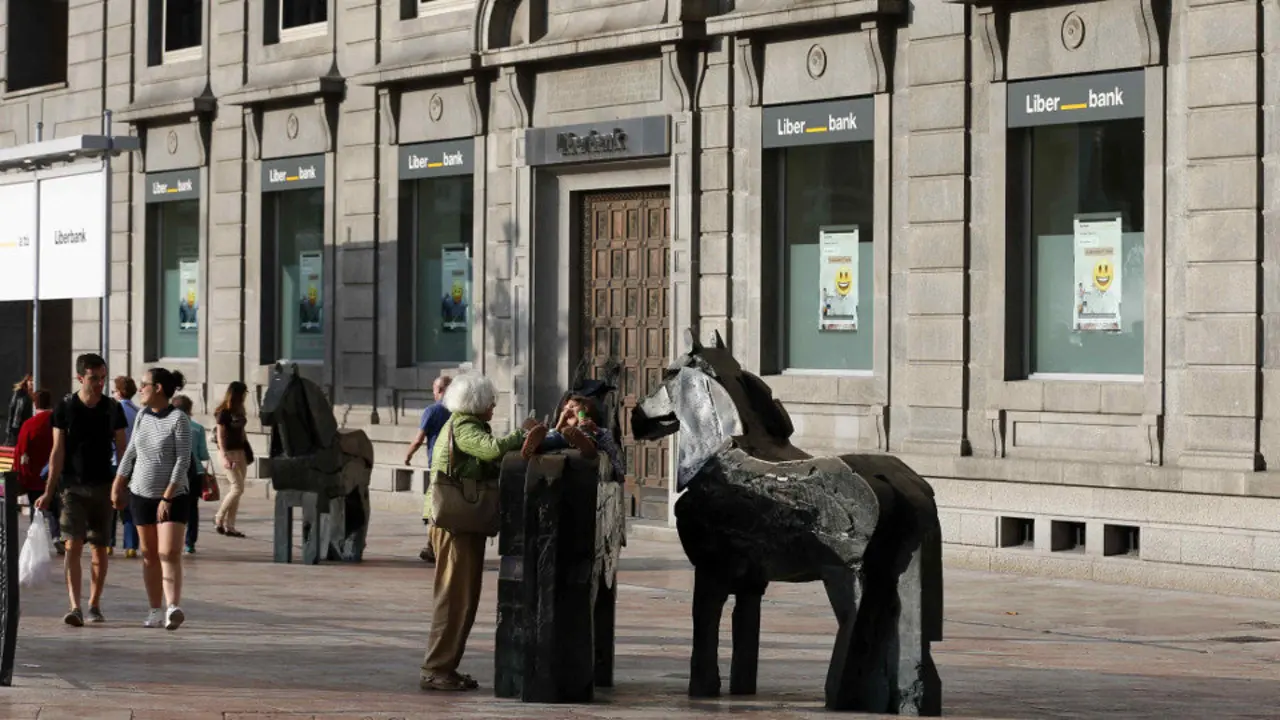 Vista de las oficinas centrales de Liberbank en Oviedo. JOSÉ LUIS CEREIJIDO (EFE)
