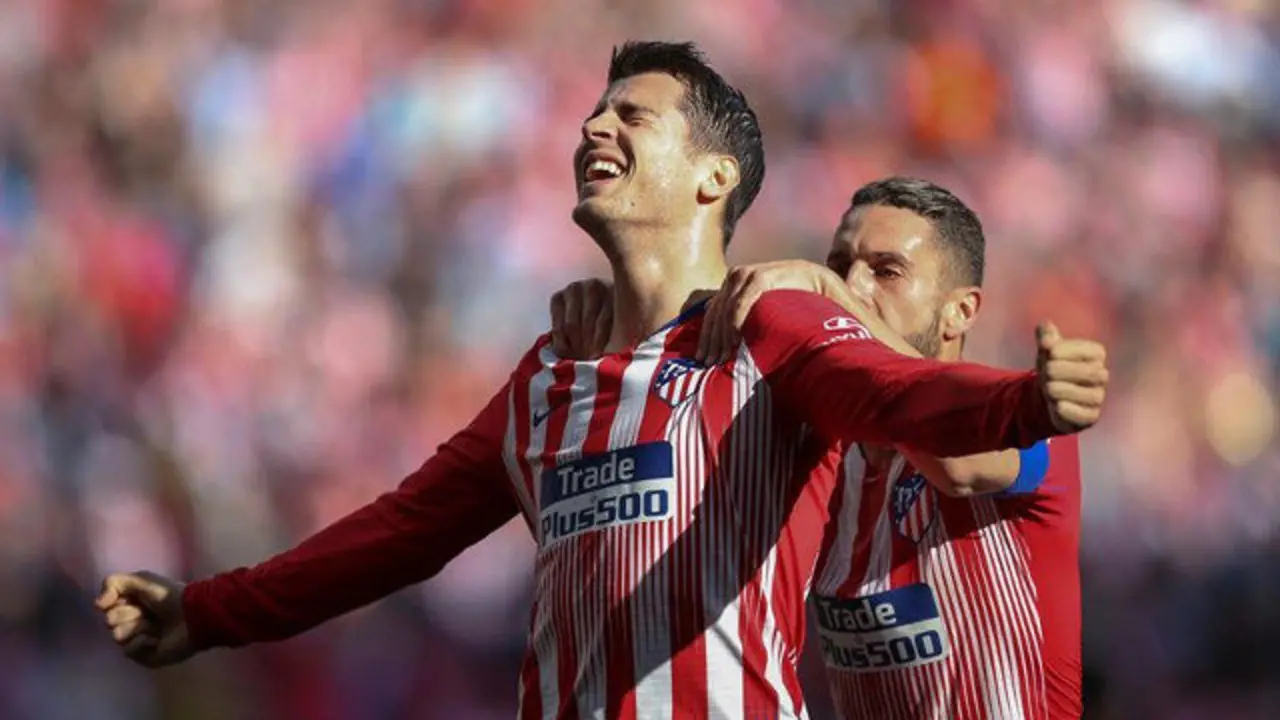 Morata celebra su gol, el primero como rojiblanco. EMILIO NARANJO (EFE)