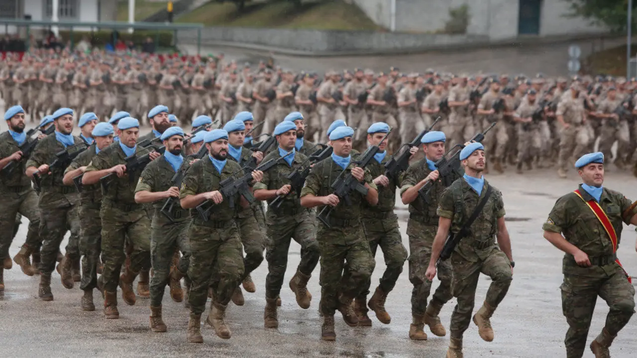 Despedida de los soldados de la Brilat en Pontevedra antes de partir hacia Mali y El Líbano. JAVIER CERVERA (ADP)