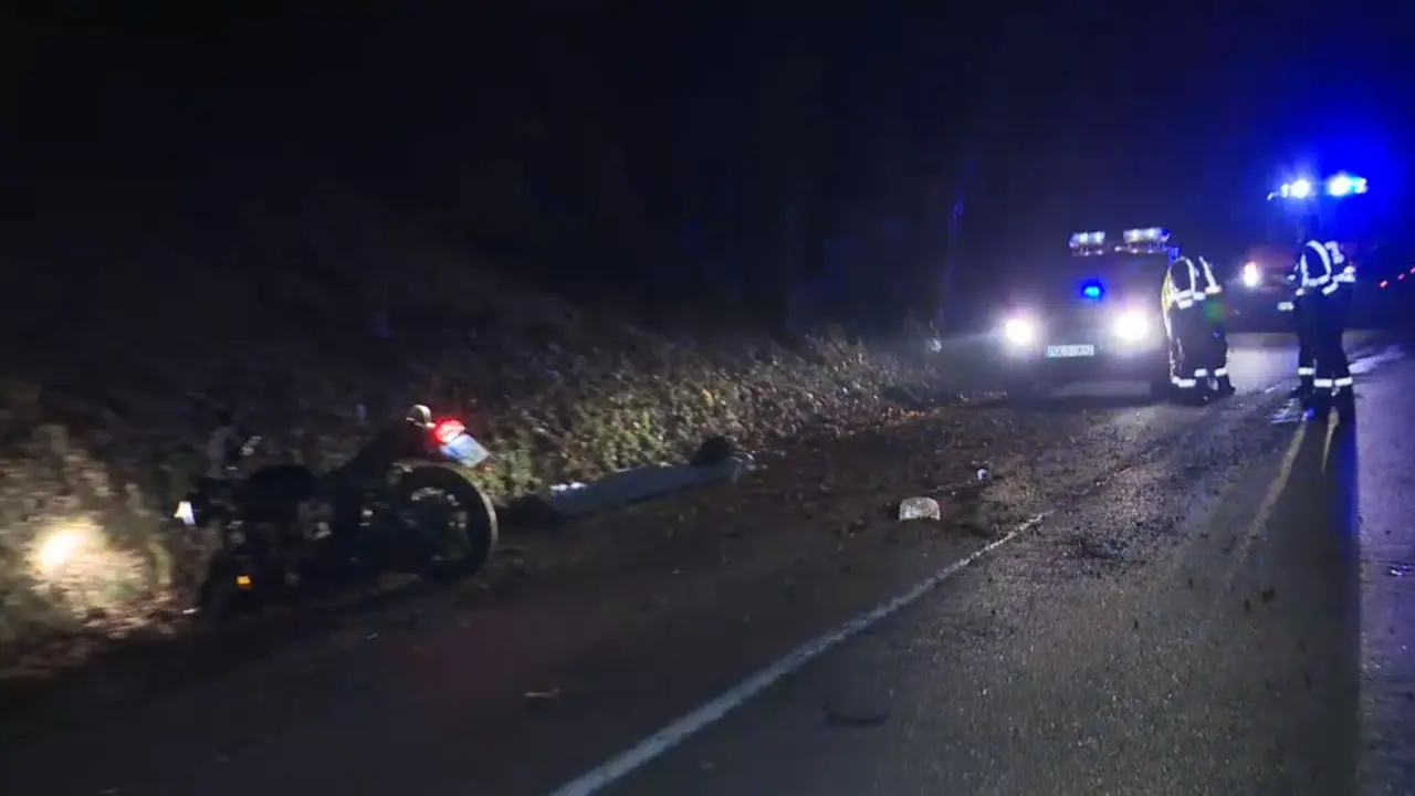 Lugar del accidente. TVG - Motorista fallecido en Santiago