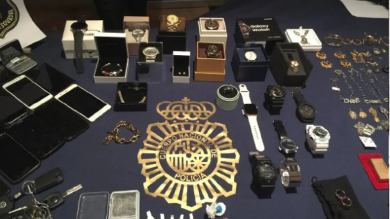 Algunos de los objetos incautados en la operación. POLICÍA NACIONAL - Hermanos Dalton
