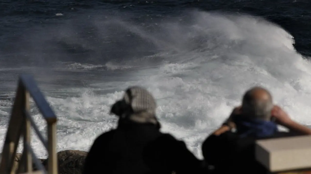 Ondada fronte a San Cibrao. JOSÉ Mª ÁLVEZ
