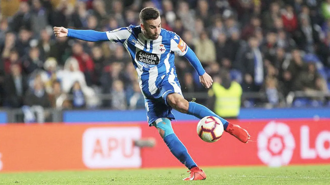 Un momento del partido. RCDEPORTIVO