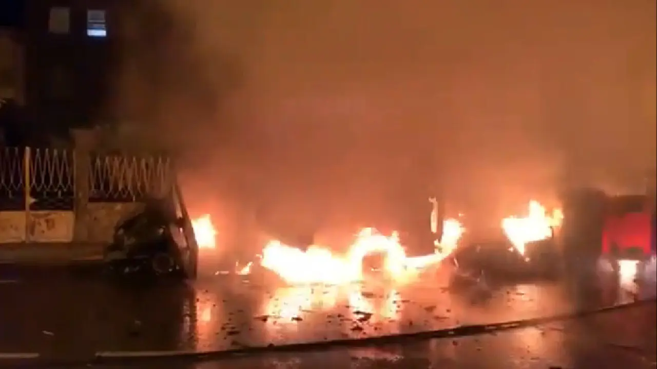 Ambulancia ardiendo en A Cañiza. TVG