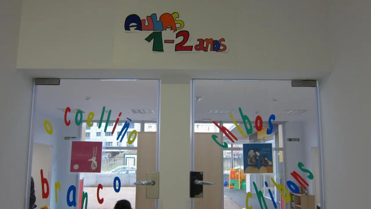 Aula de una de las escuelas de A Galiña Azul. ARCHIVO