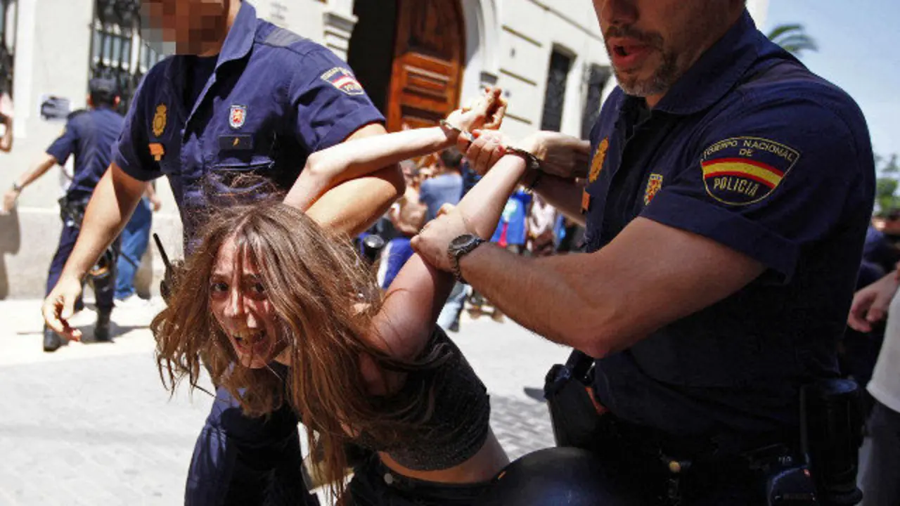 La madre de los niños de Godella fue detenida en 2011 en una protesta del 15M. BIEL ALIÑO (EFE)