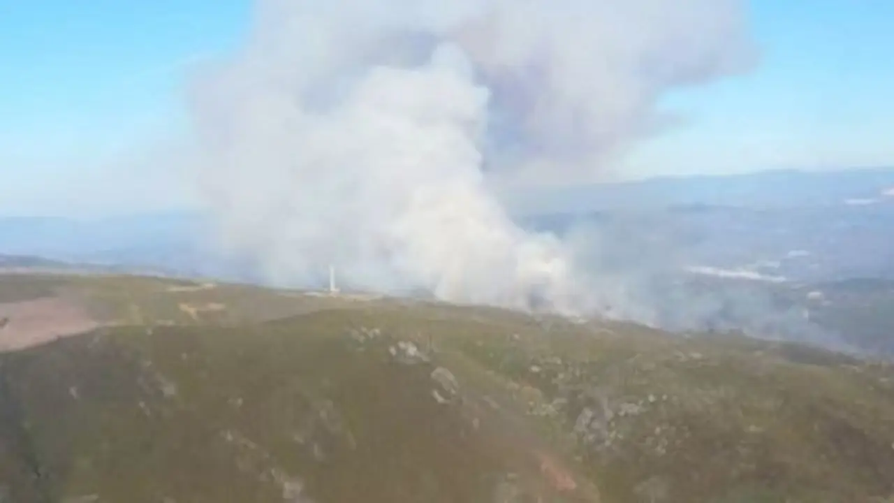 Incendio en Vilariño de Conso.TWITTER (@BrifLaza)