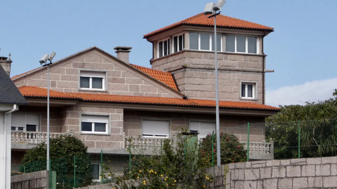 La suntuosa propiedad que en su día mandó levantar Marcial Dorado en A Illa. DAVID FREIRE