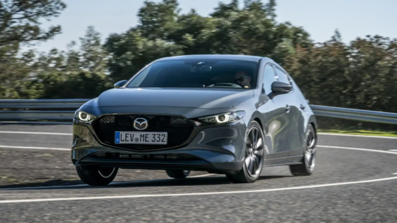 Mazda3_HB_Polymetal_Action-18