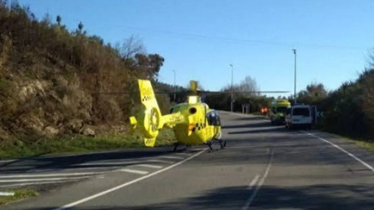 Los servicios de emergencia en el lugar del accidente. EP