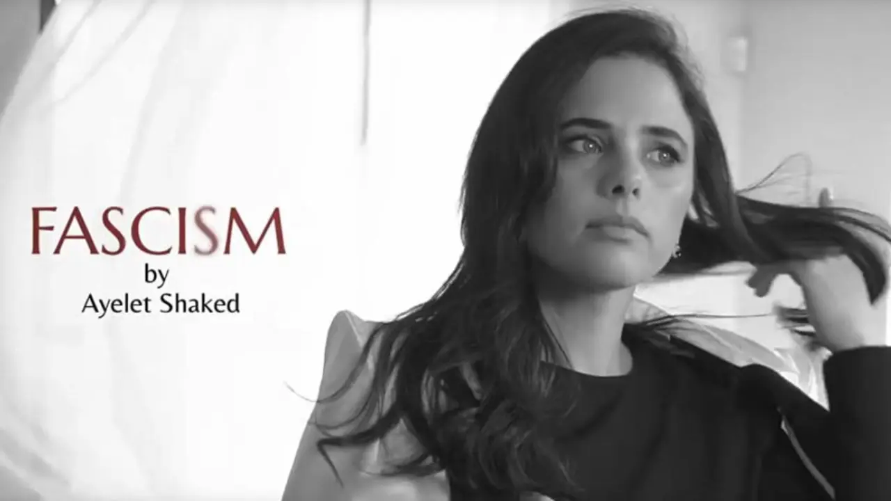 Fotograma del vídeo electoral en el que se elogia un perfume llamado Fascismo. TWITTER