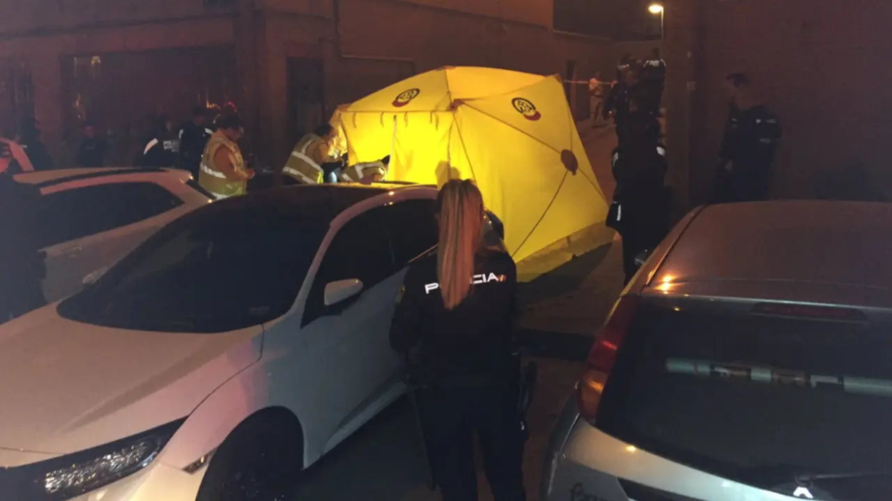 Zona de la calle Esteban Carros, en Vallecas, en la que se concentraron los vecinos. EMERGENCIAS MADRID