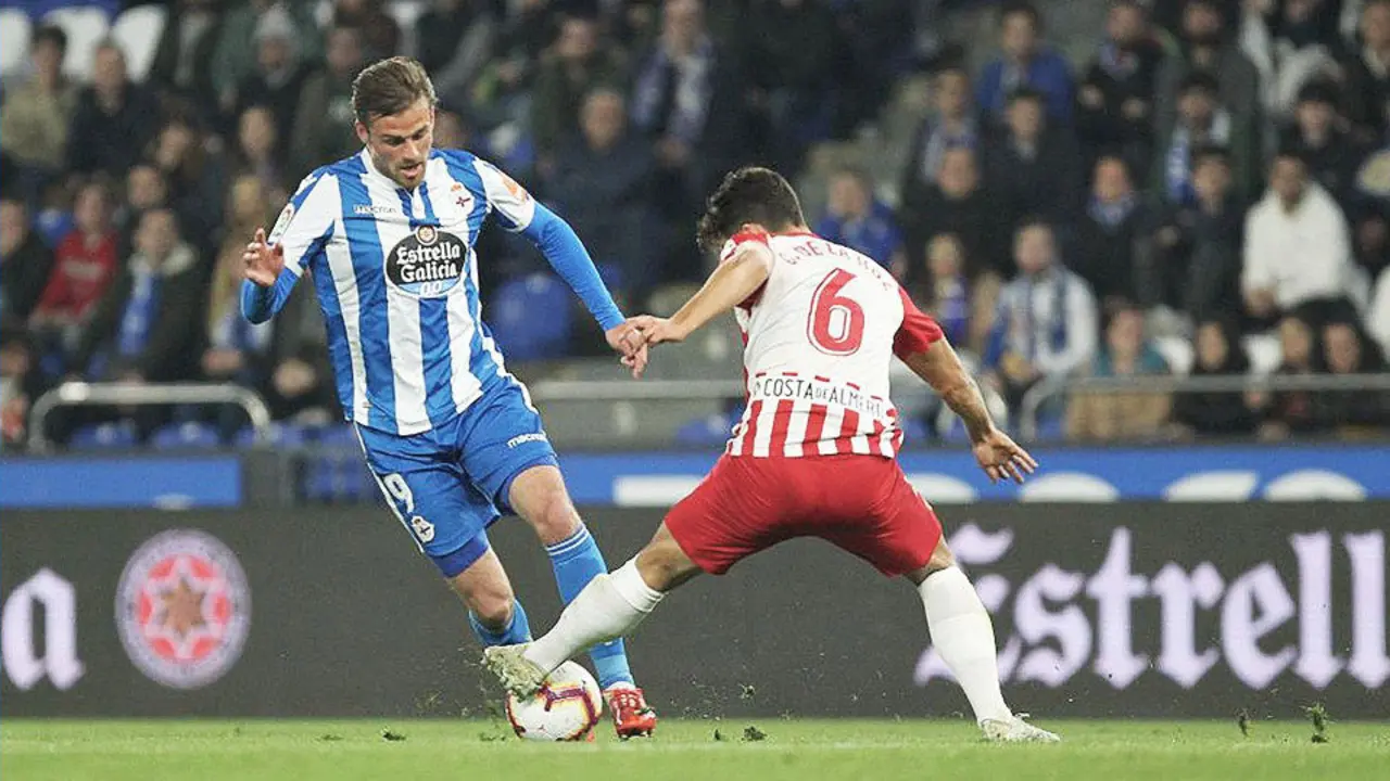 Un momento del Deportivo-Almería. TWITTER (@RCDEPORTIVO)