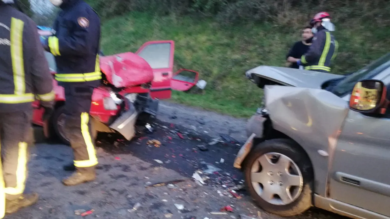 Los vehículos implicados en el accidente. EP
