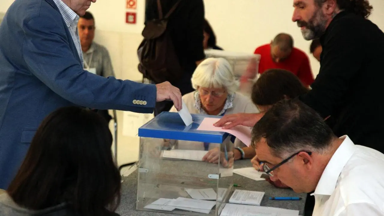 Mesa electoral de unos comicios anteriores. AEP