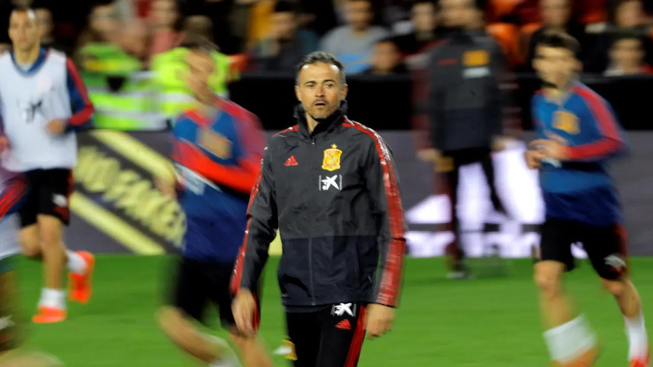 Luis Enrique, durante un entrenamiento de la pasada semana en Mestalla. MANUEL BRUQUE (EFE)