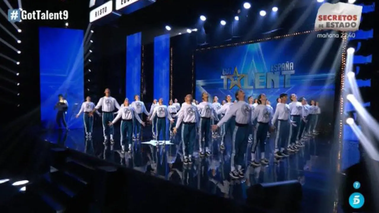 O grupo de baile vigués Media Punta. TELECINCO