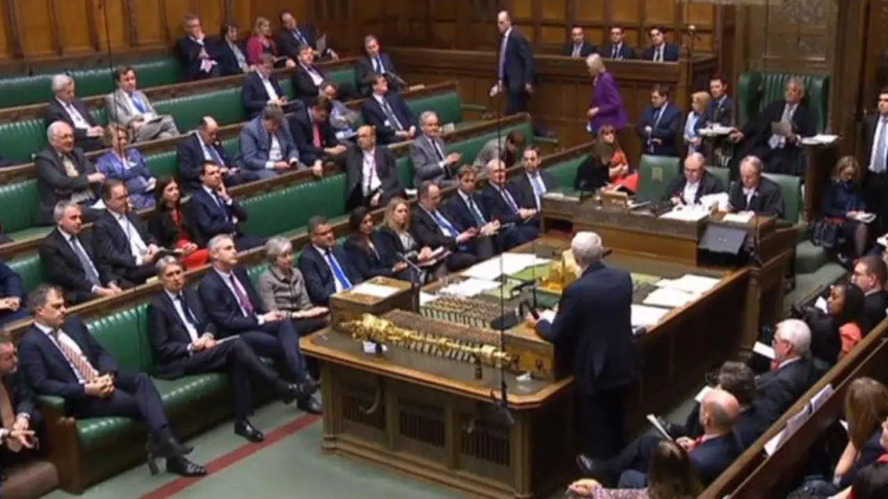 Miembros del Parlamento británico votan sobre otras opciones del Brexit. EFE