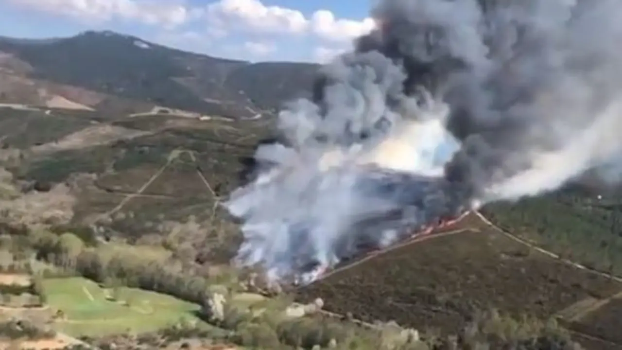 Incenido en Verín. TWITTER (@BrifLaza)