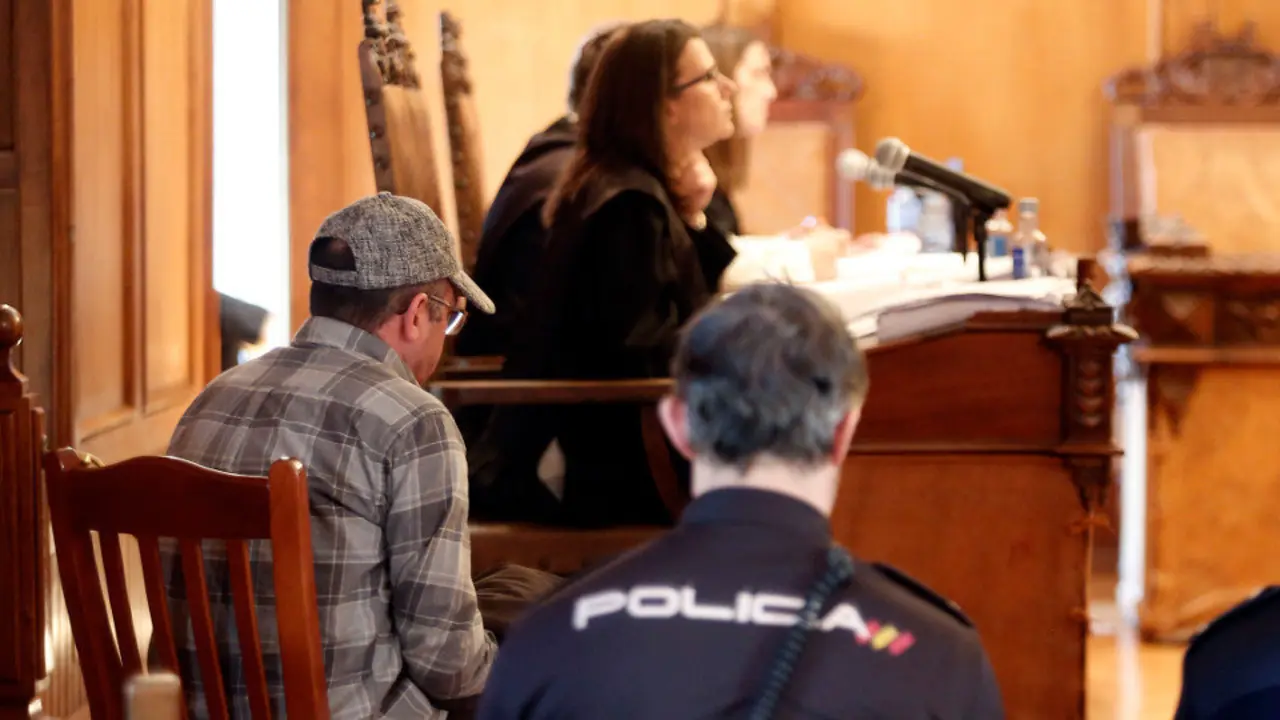 El acusado por el crimen de la desbrozadora de A Cañiza. JAVIER CERVERA