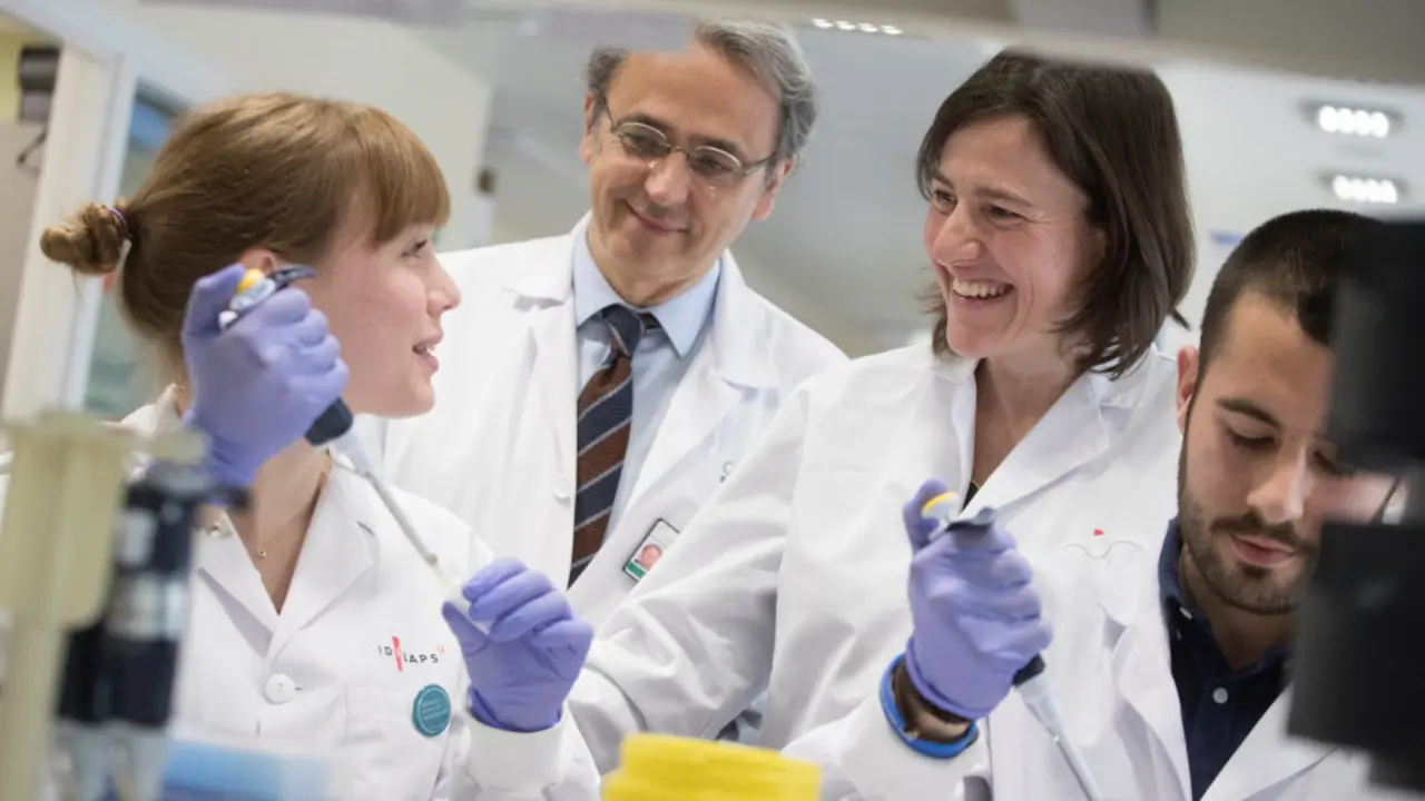 El equipo del jefe del grupo de investigación translacional en oncología hepática. MARTA PÉREZ (Efe)