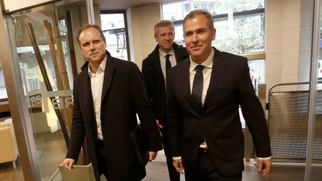 Lacalle xunto a Domínguez e Rueda este xoves en Pontevedra. JAVIER CERVERA-MERCADILLO