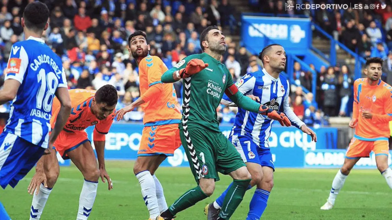 Un momento del partido entre el Deportivo y el Majadahonda. @RCDeportivo
