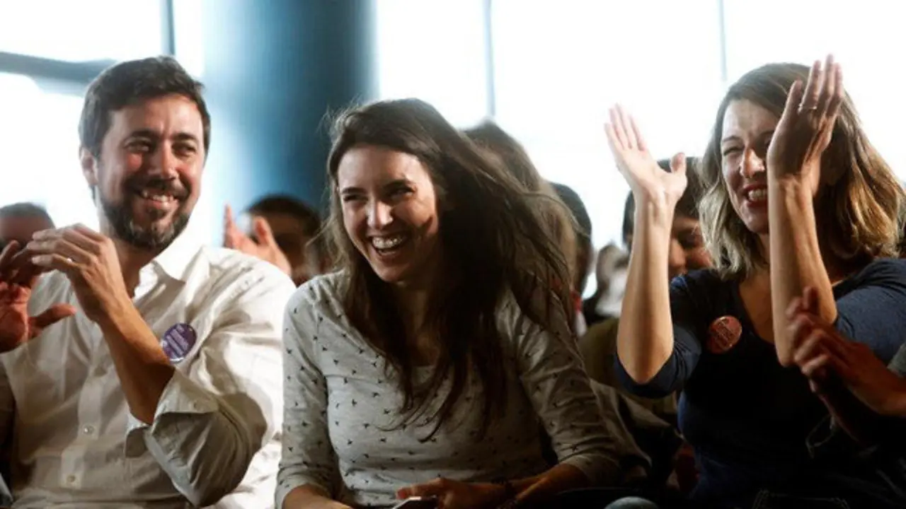 Irene Montero, con Antón Gómez Reino y Yolanda Díaz. CABALAR
