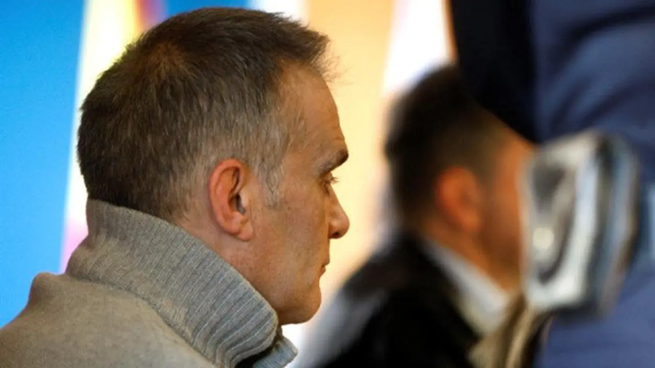 O acusado de matar dun disparo a un mozo na noite de San Xoán de 2017 en Chapela, este luns durante o xuízo. SALVADOR SAS (EFE)