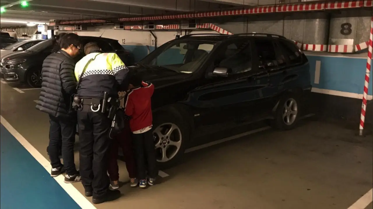La Guardia Urbana actuó después del aviso de un vigilante. TWITTER (@barcelona_GUB)