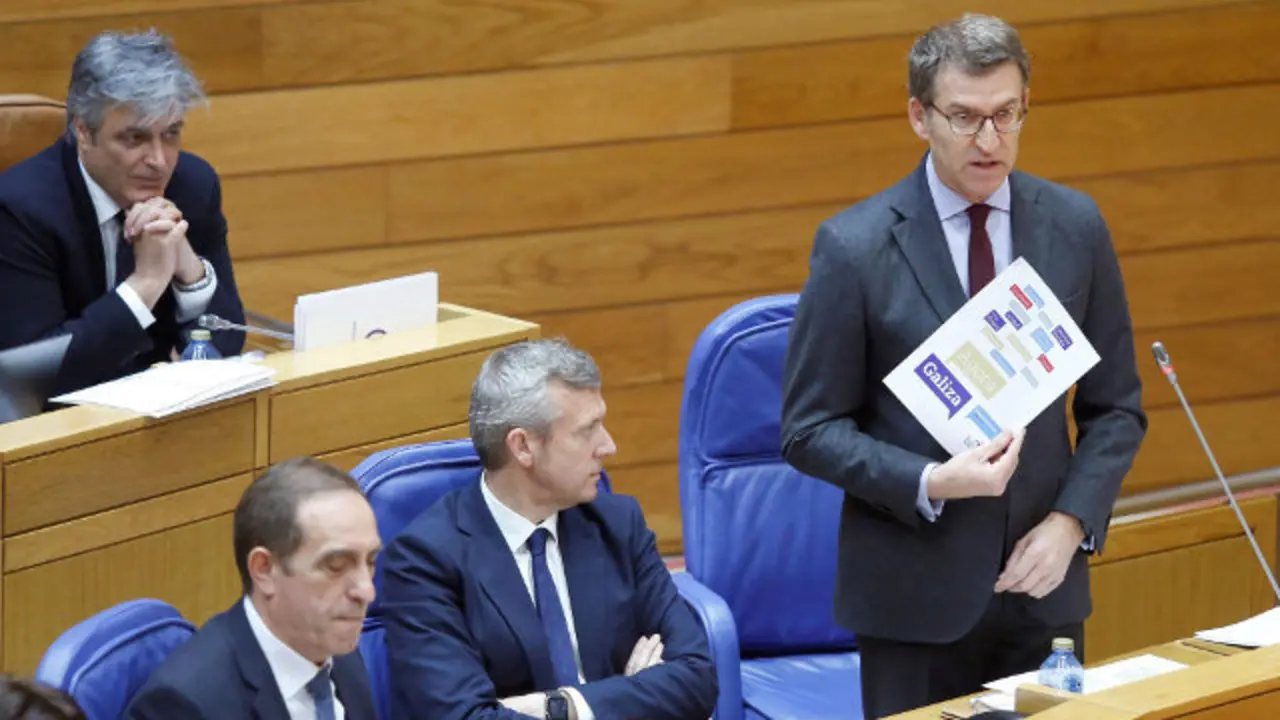 Alberto Núñez Feijóo, durante un momento de la sesión de control en el Parlamento. LAVANDEIRA JR.